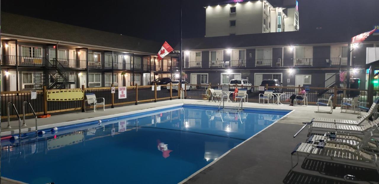 Motel Courtside