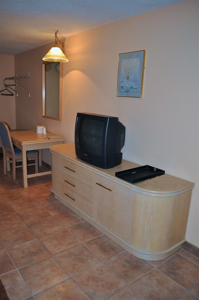 Courtside Motel 2*
